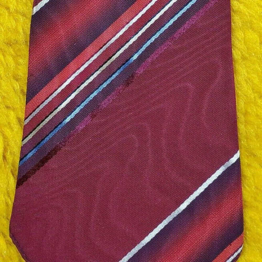 1920s 1930s ELGIN VINTAGE ANTIQUE TIE ~ RED STRIPE MOIRE OPTICS ~SWING JAZZ ~47"